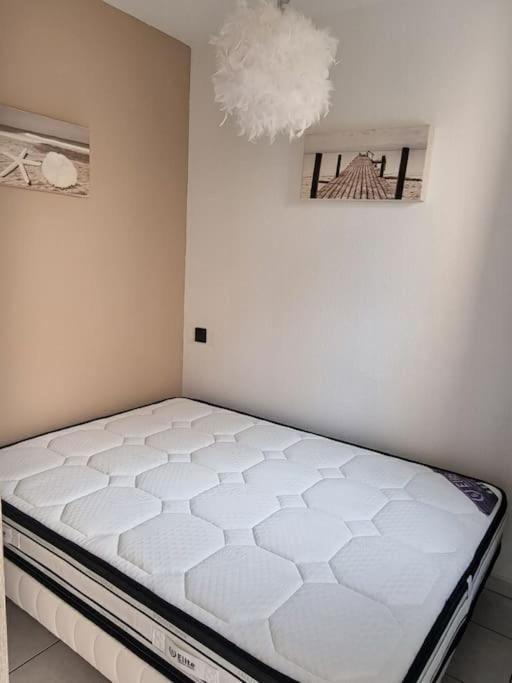 Villa Face A La Mer Sur Le Sable 8 Clim A L'Etage เลอบาร์กาแรส ภายนอก รูปภาพ